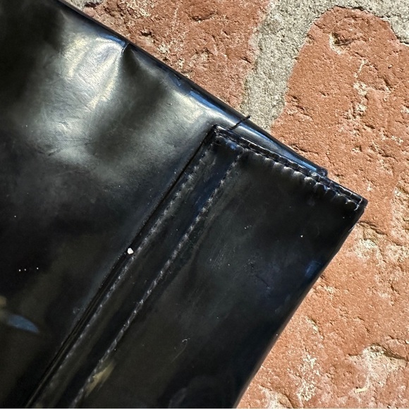 Kirna Zabete Large Clutch Wristlet • Black Patent • Red Rhinestone Kiss Lips - Picture 11 of 14